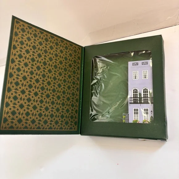 Shelia's South of Broad Lavender Charleston SC Wooden House CHS63 1997 Boxed - Picture 5 of 8